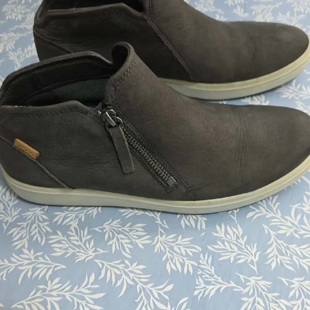 ECCO SOFT 7 Womens Sz 9 Gray Logo Leather Side-zip Low Bootie Shoes 43024302602